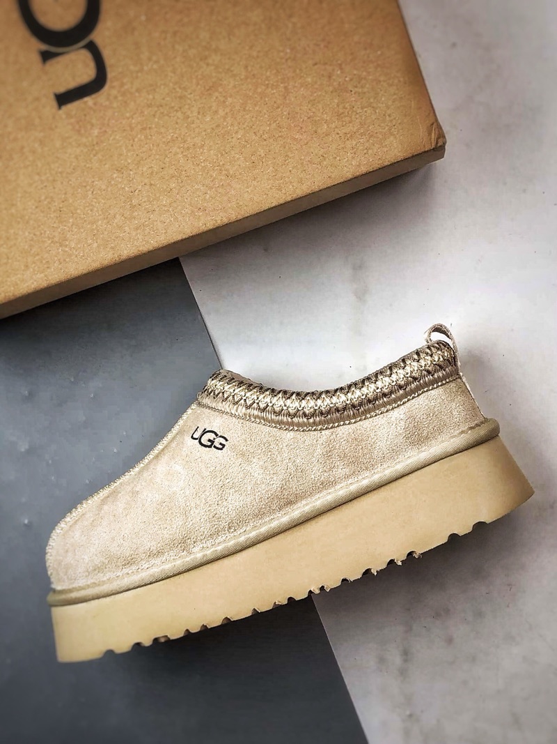 UGG Tazz Sand