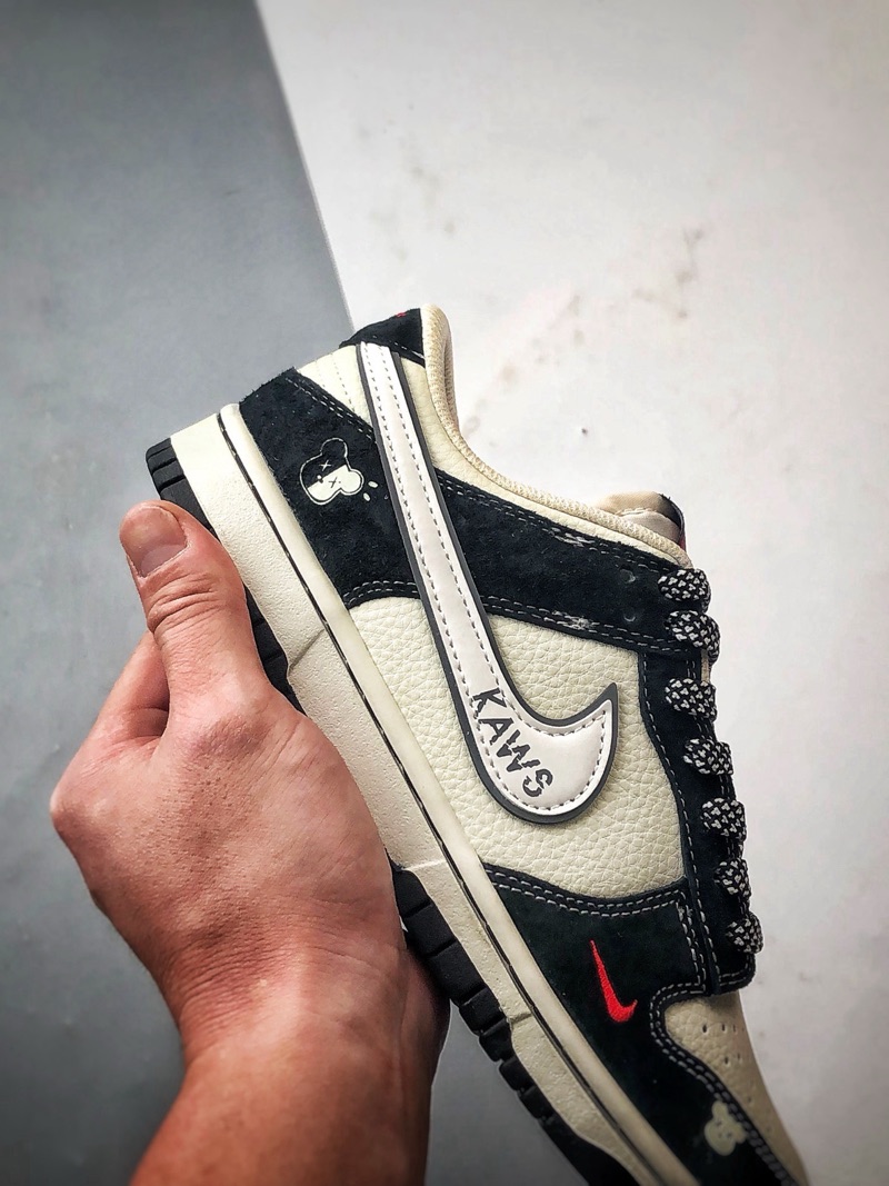 Nike Dunk Retro DIY “KAWS”