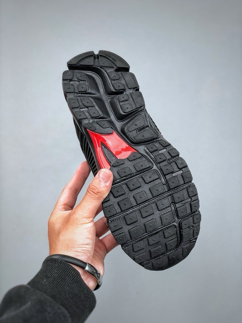 Air Zoom Vomero 5 “Black & Red”