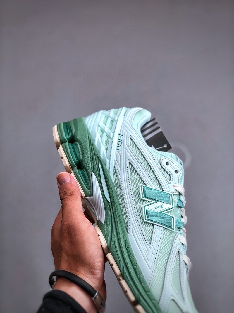 New Balance 1906R