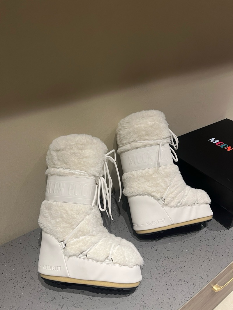 Moon Boot High “Fur White”