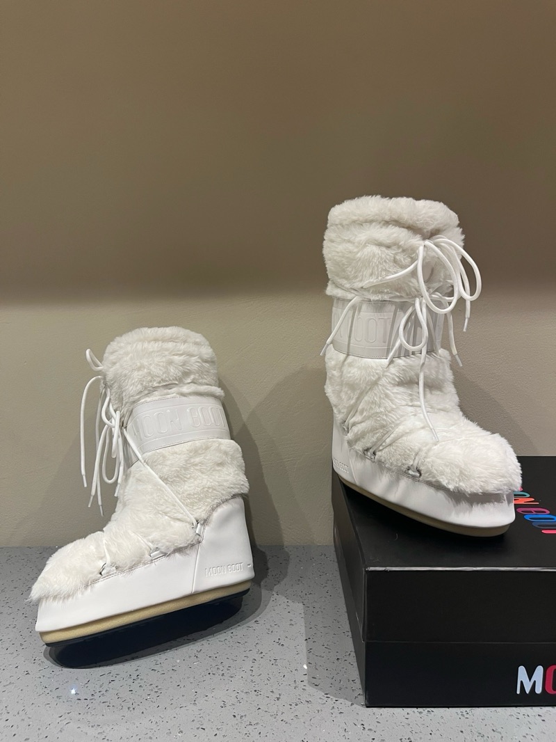 Moon Boot High “Fur White”