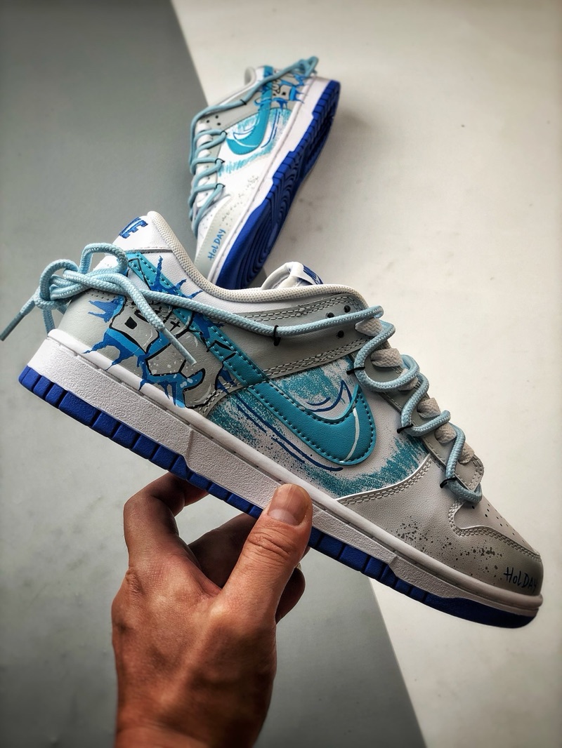 Nike Dunk Low “Holiday”