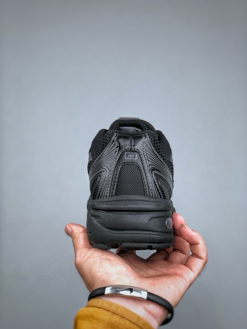 New Balance 740 “All Black”