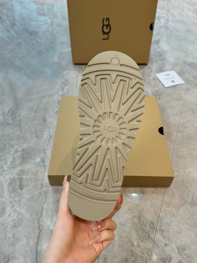 UGG Tasman 24 Beige