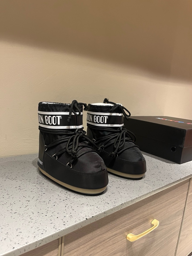 Moon Boot Low “Black”