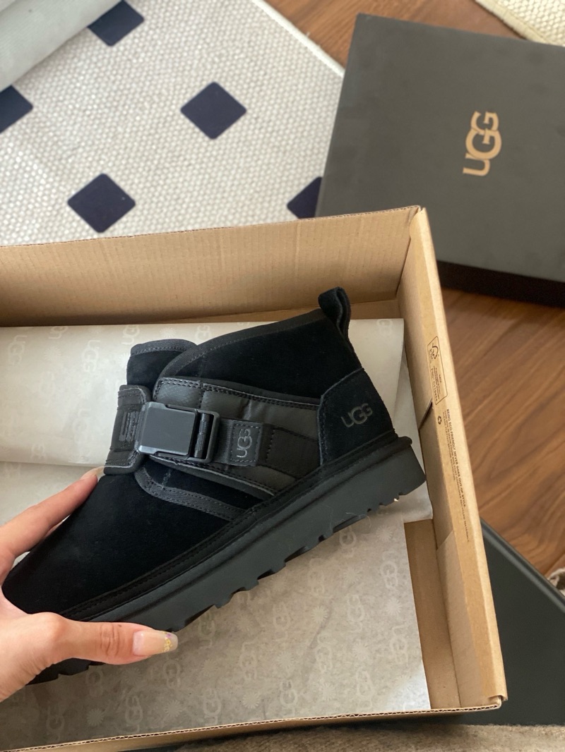UGG Neumel Snapback Black