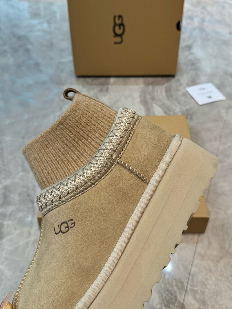 UGG Tasman 24 Beige