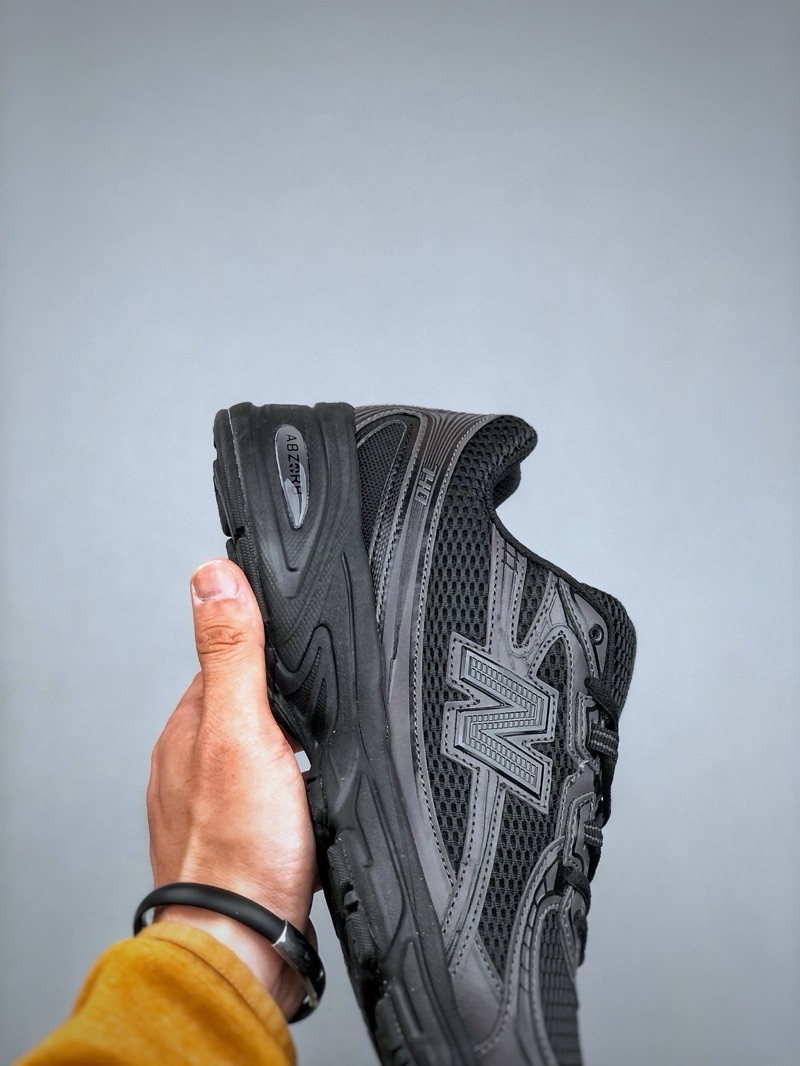 New Balance 740 “All Black”